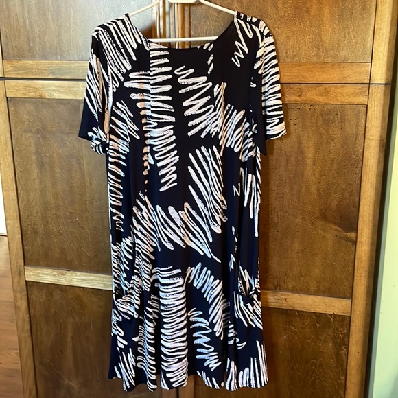Joseph Ribkoff Dresses & Skirts - Joseph Ribkoff black grey and white geometric pattern dress.